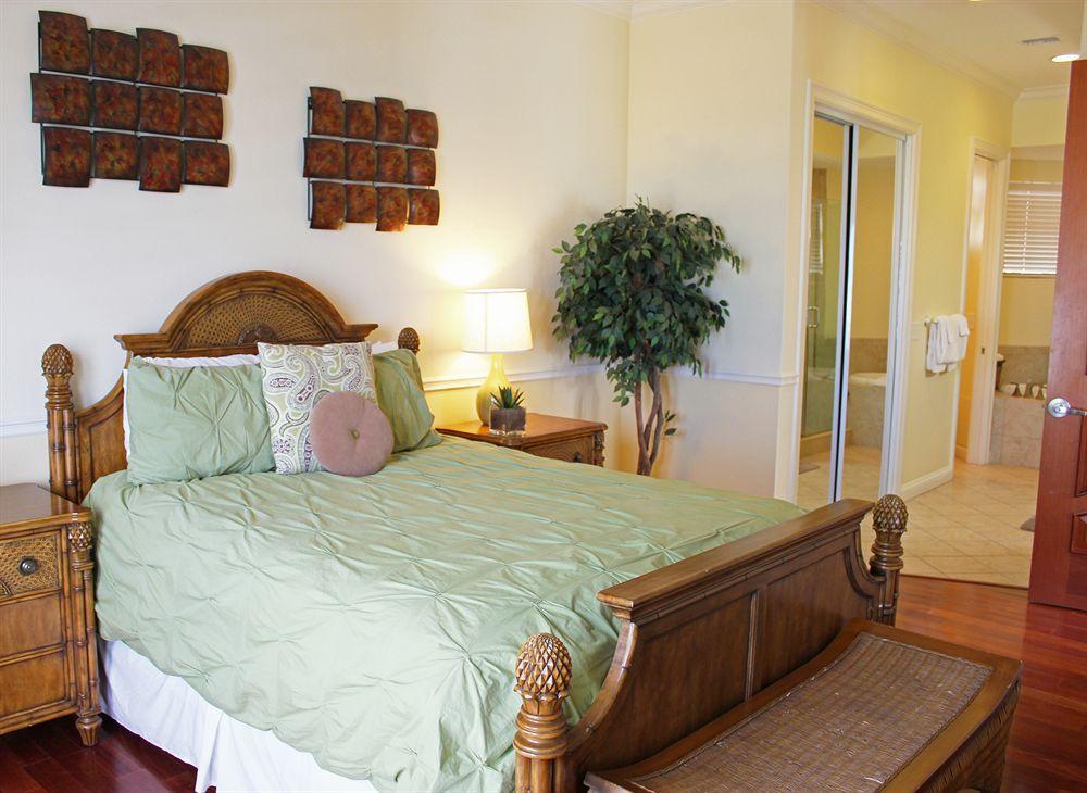 Key West Harbour Oceanfront Suites Exteriör bild