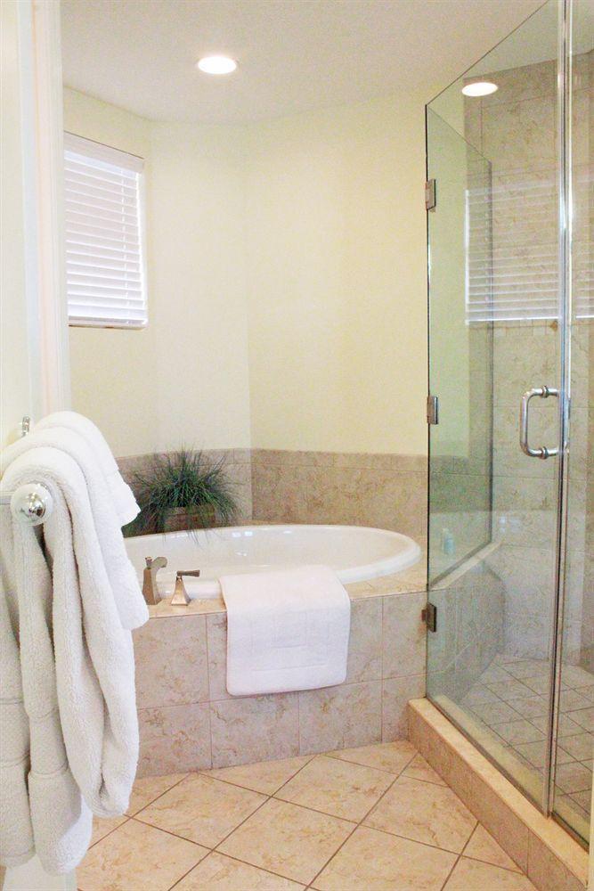 Key West Harbour Oceanfront Suites Exteriör bild