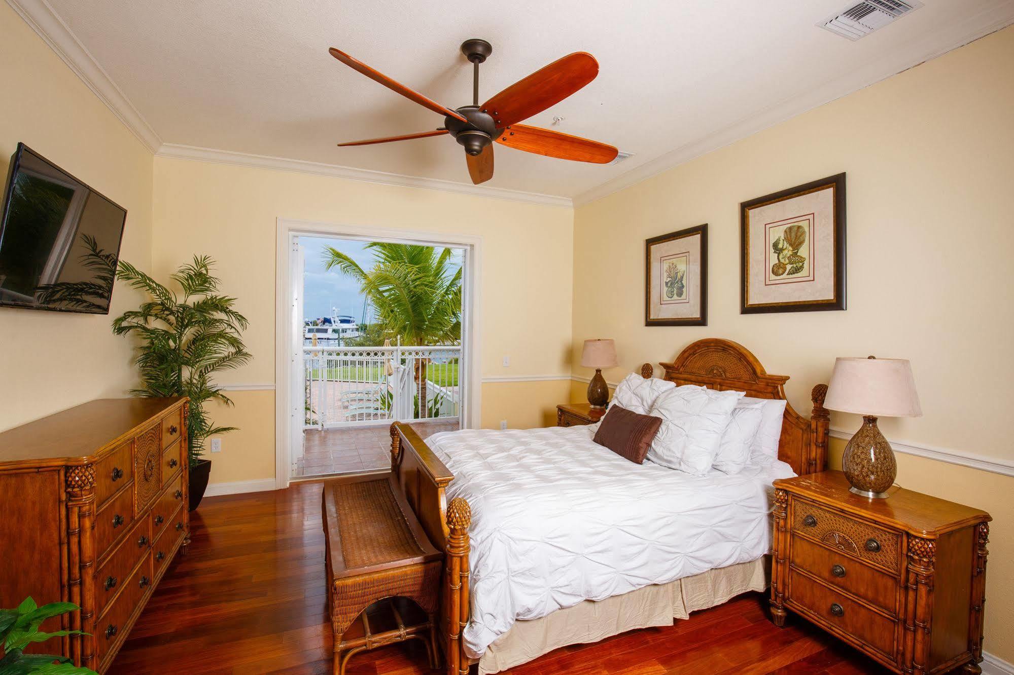 Key West Harbour Oceanfront Suites Exteriör bild