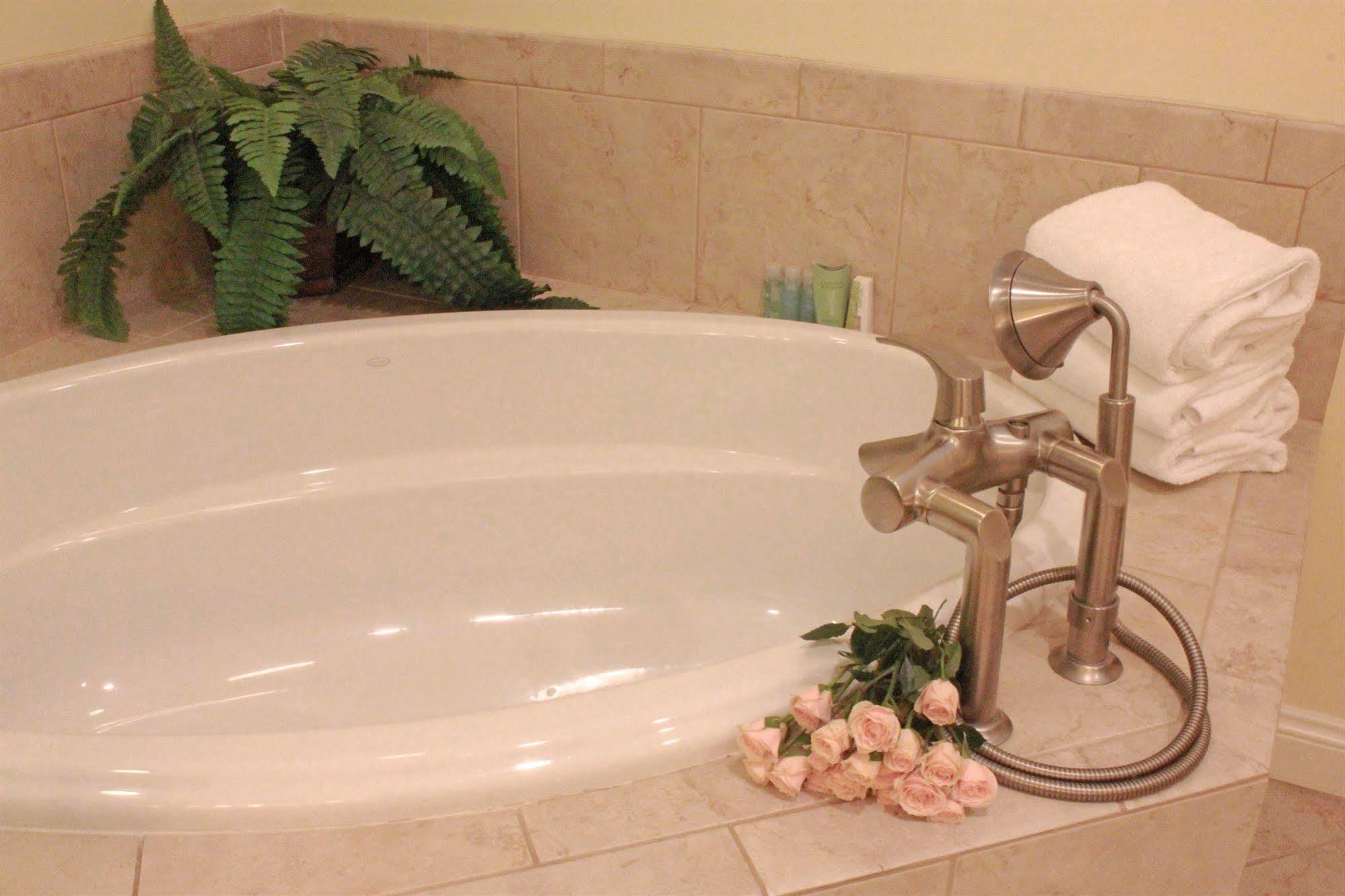 Key West Harbour Oceanfront Suites Exteriör bild
