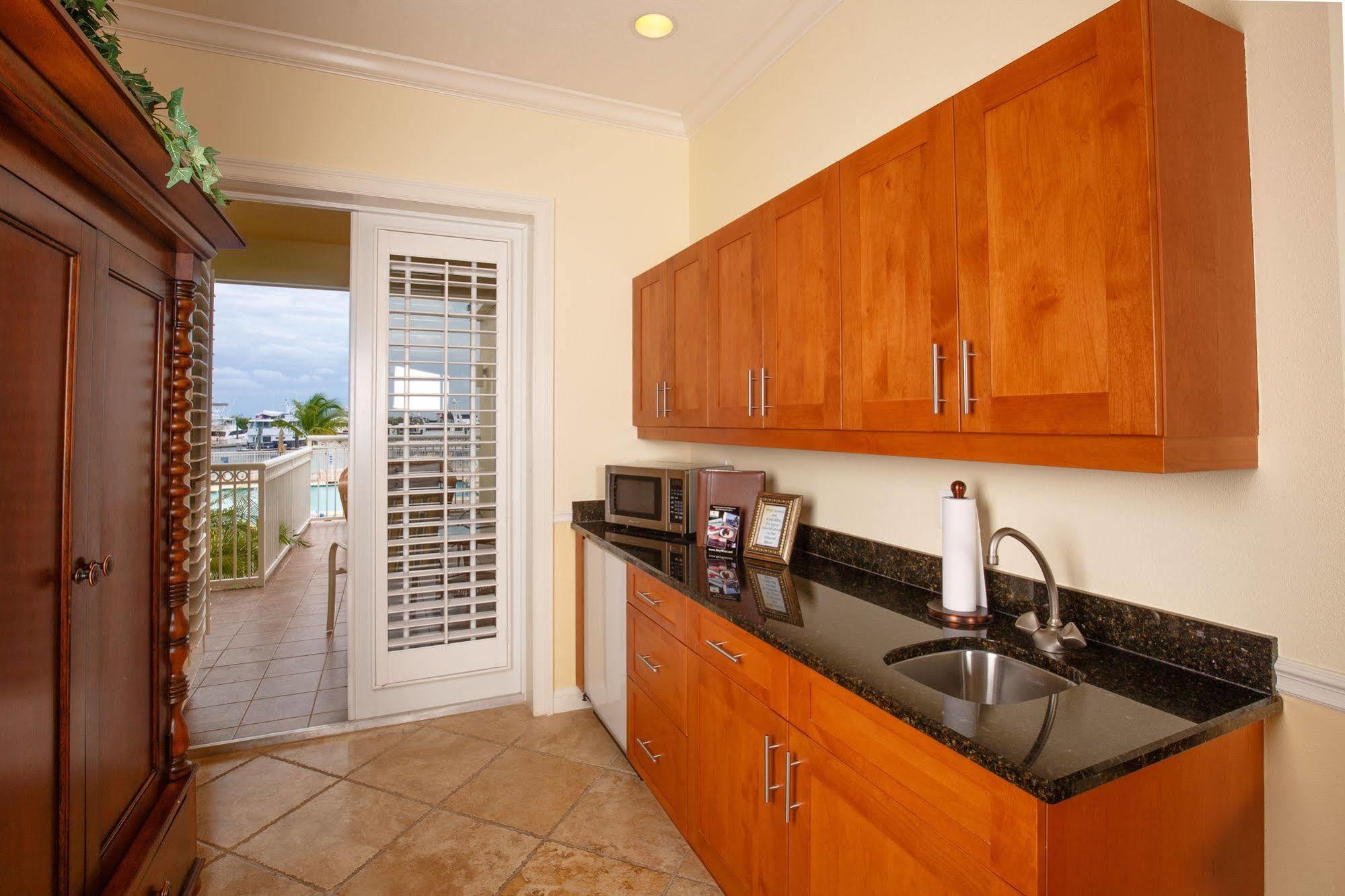 Key West Harbour Oceanfront Suites Exteriör bild